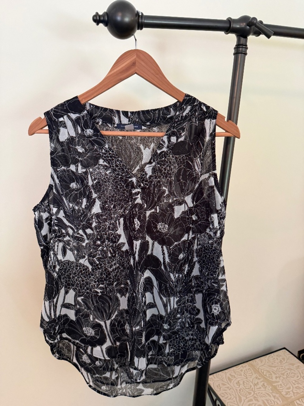 Tommy Hilfiger Black & White Floral Chiffon Sleeveless Blouse